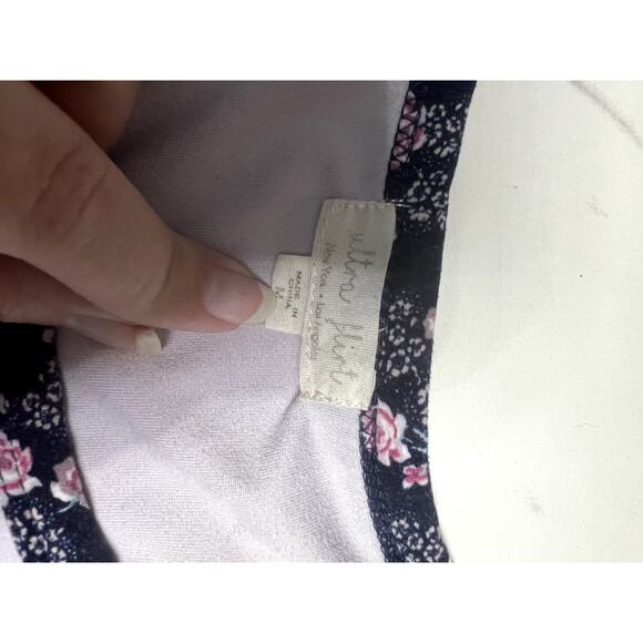 Ultra Flirt Super Soft Pajama Top with Floral Edging Size Medium Purple - Picture 5 of 7